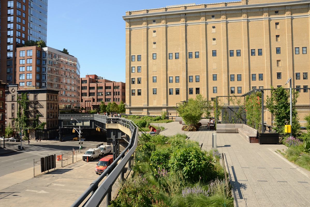 20 10th Avenue Square From New York High Line At W 18 St